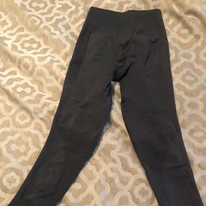 Seamless Lululemon Pants. Gray 🖤🖤size 2